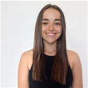 Estudiante de marketing (Inglés), con nivel B2.2-C1 aprox. Doy clases particulares tanto presenciales como de manera online,por las tardes. Experiencia como profesora/monitora y titulación demostrables